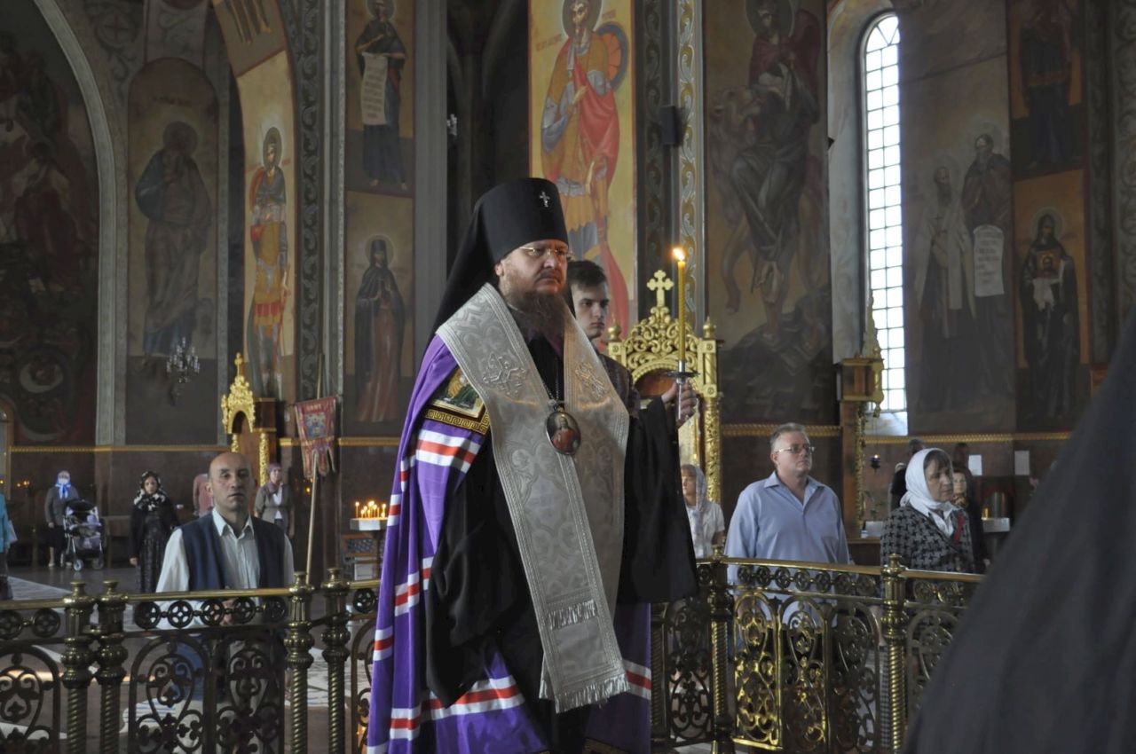 Архиепископ Феодосий вознес молитвы по погибшим в авиакатастрофе под Харьковом
