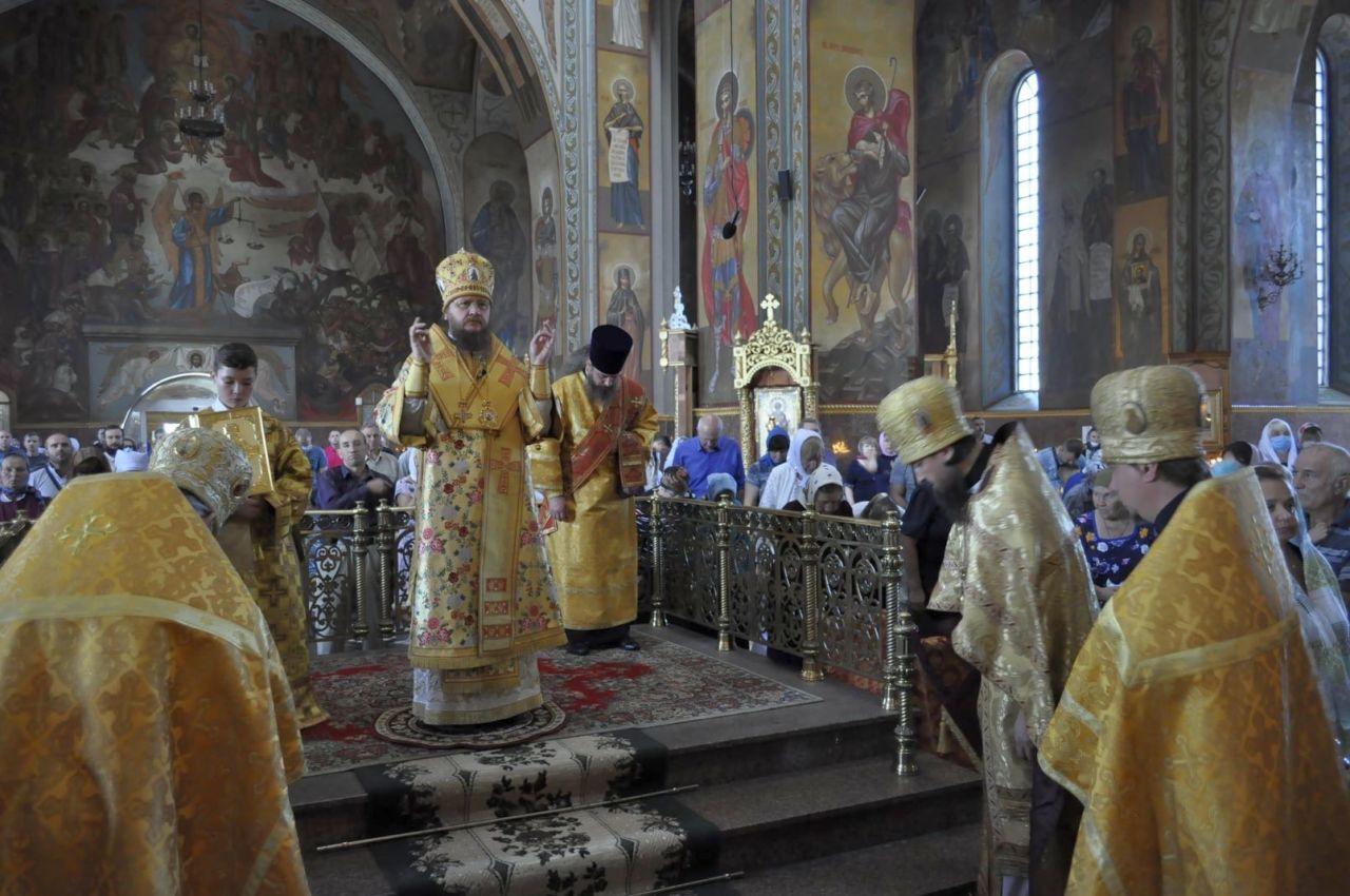 Архиепископ Феодосий совершил Литургию в Неделю 13-ю по Пятидесятнице