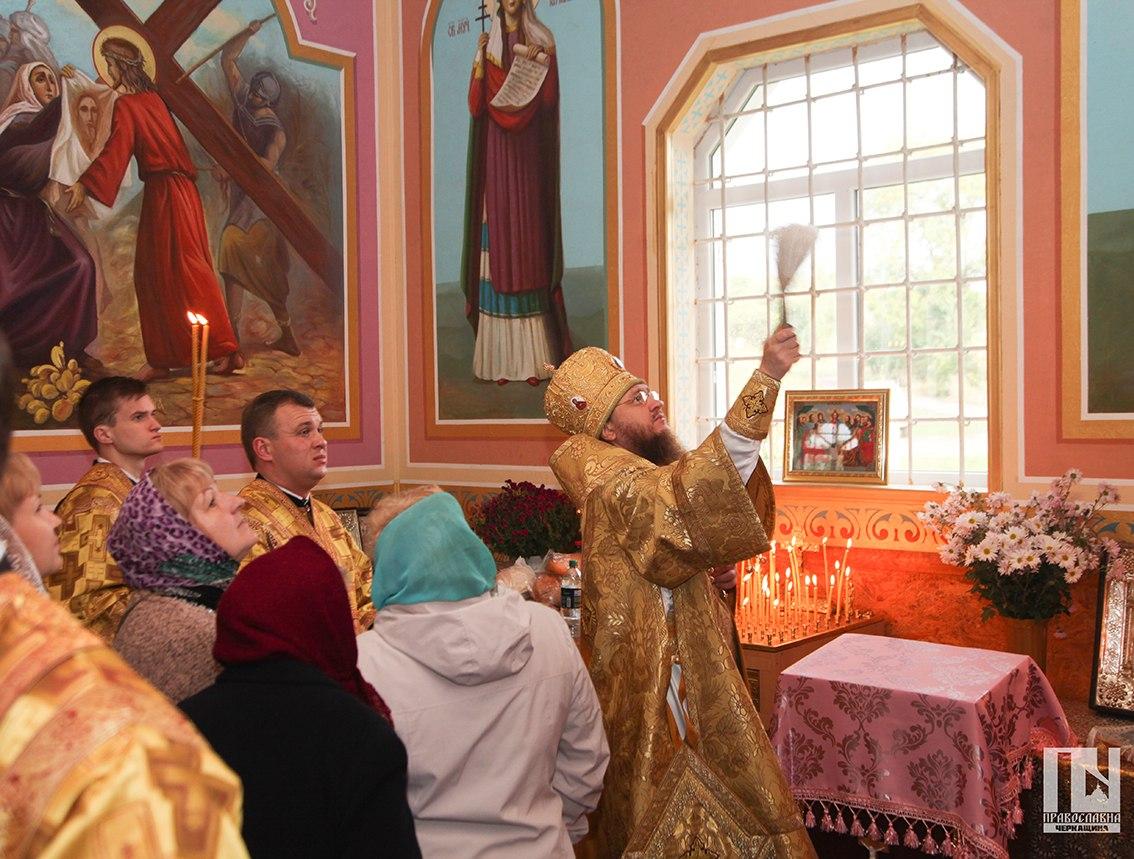 Архиепископ Феодосий освятил роспись и возглавил Литургию в одном из старейших храмов Черкасской епархии