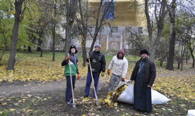 Соборный парк убран совместными усилиями верующих черкасщан