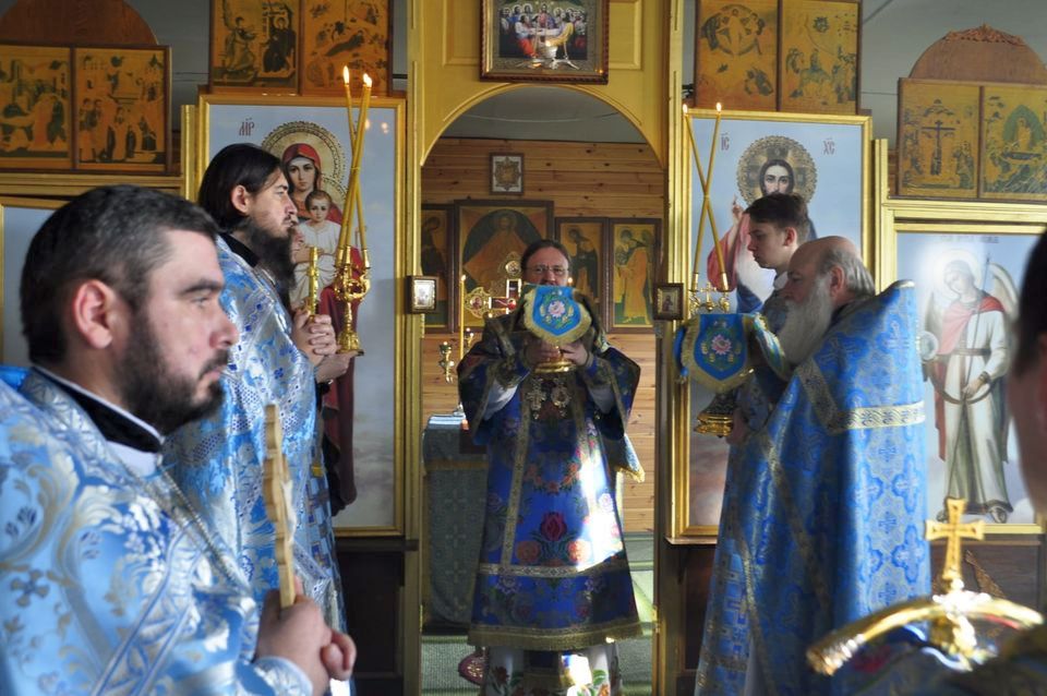 Управляющий Черкасской епархией архиепископ Феодосий совершил Литургию в праздник иконы Божией Матери «Всех скорбящих Радость»