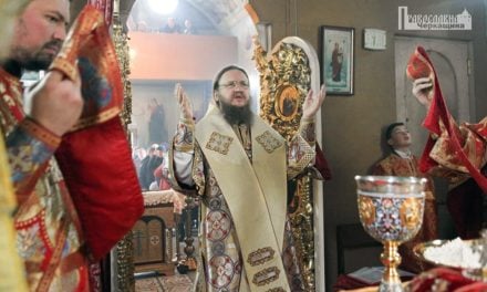 У день пам’яті святого великомученика Димитрія Солунського архієпископ Феодосій служив у Драбові