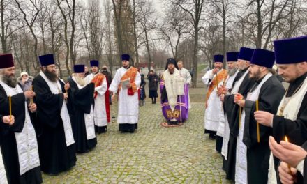 Керуючий Черкаською єпархією архієпископ Феодосій вшанував пам’ять жертв Голодомору і політичних репресій