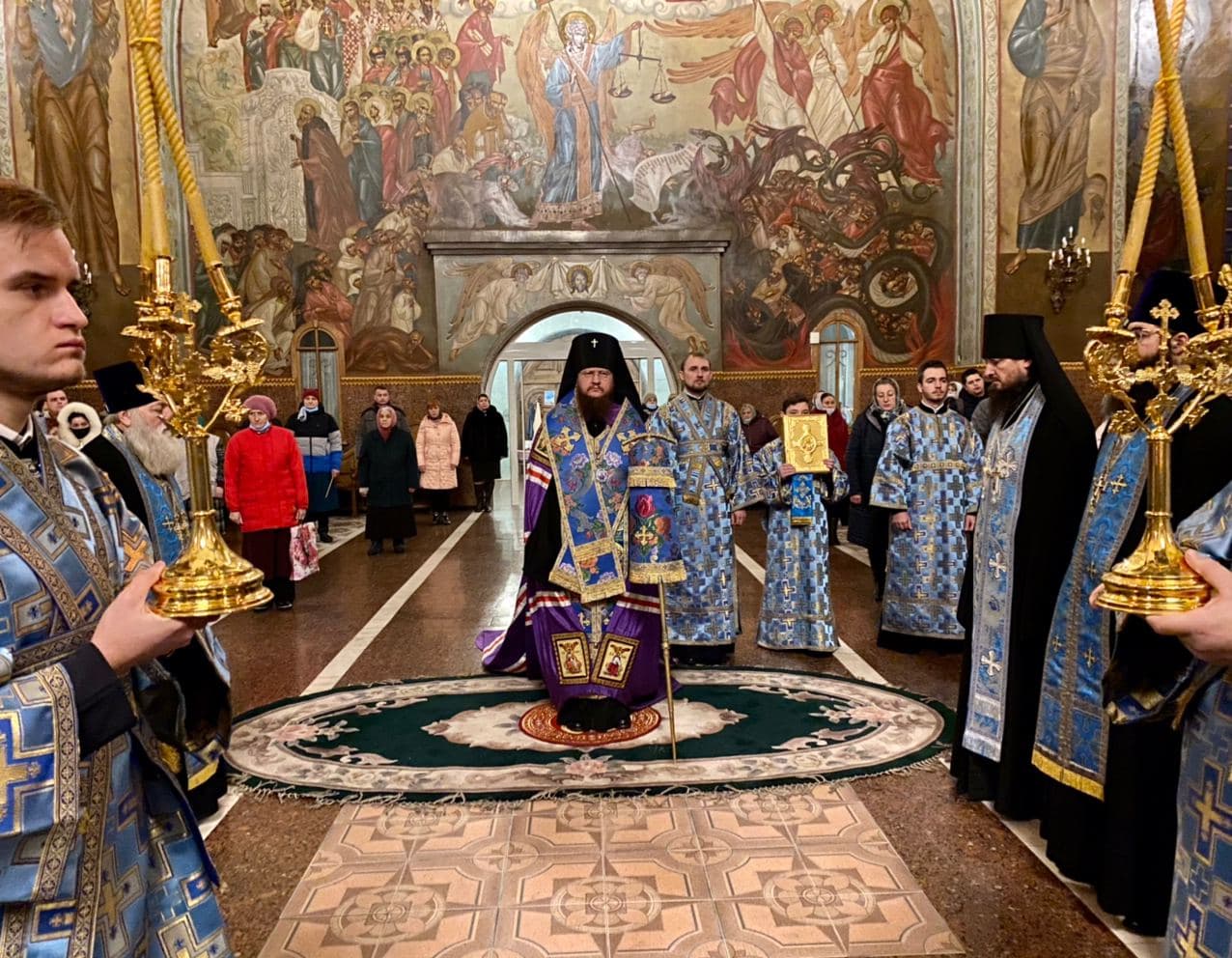 Архиепископ Феодосий совершил всенощное бдение накануне праздника Введения в храм Пресвятой Богородицы