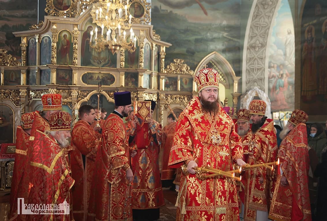 Высокопреосвященнейший архиепископ Феодосий совершил Литургию в историческом Михайловском храме города Городище