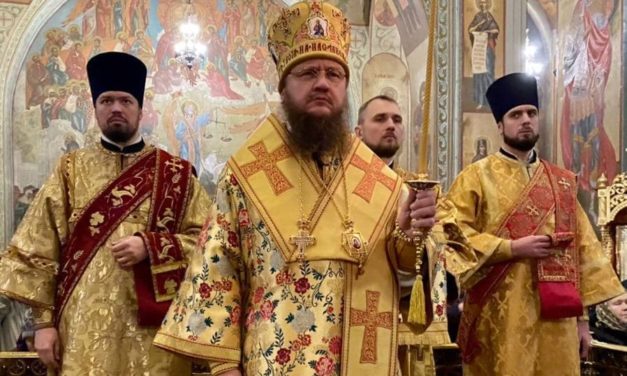 Архиепископ Черкасский и Каневский Феодосий совершил всенощное бдение накануне дня памяти свт.Николая Чудотворца
