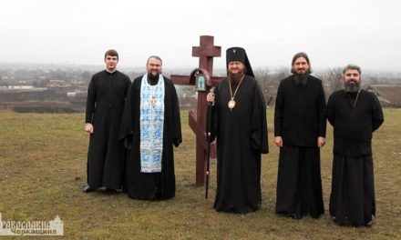 Архієпископ Феодосій оглянув місце майбутньої забудови Покровського храму у місті Кам’янка