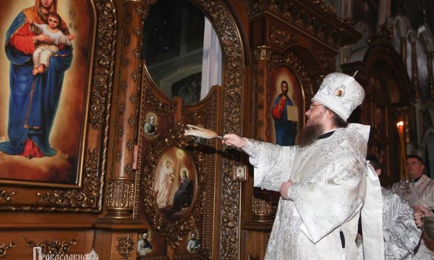 Архієпископ Феодосій освятив новий іконостас в Успенському соборі міста Золотоноша