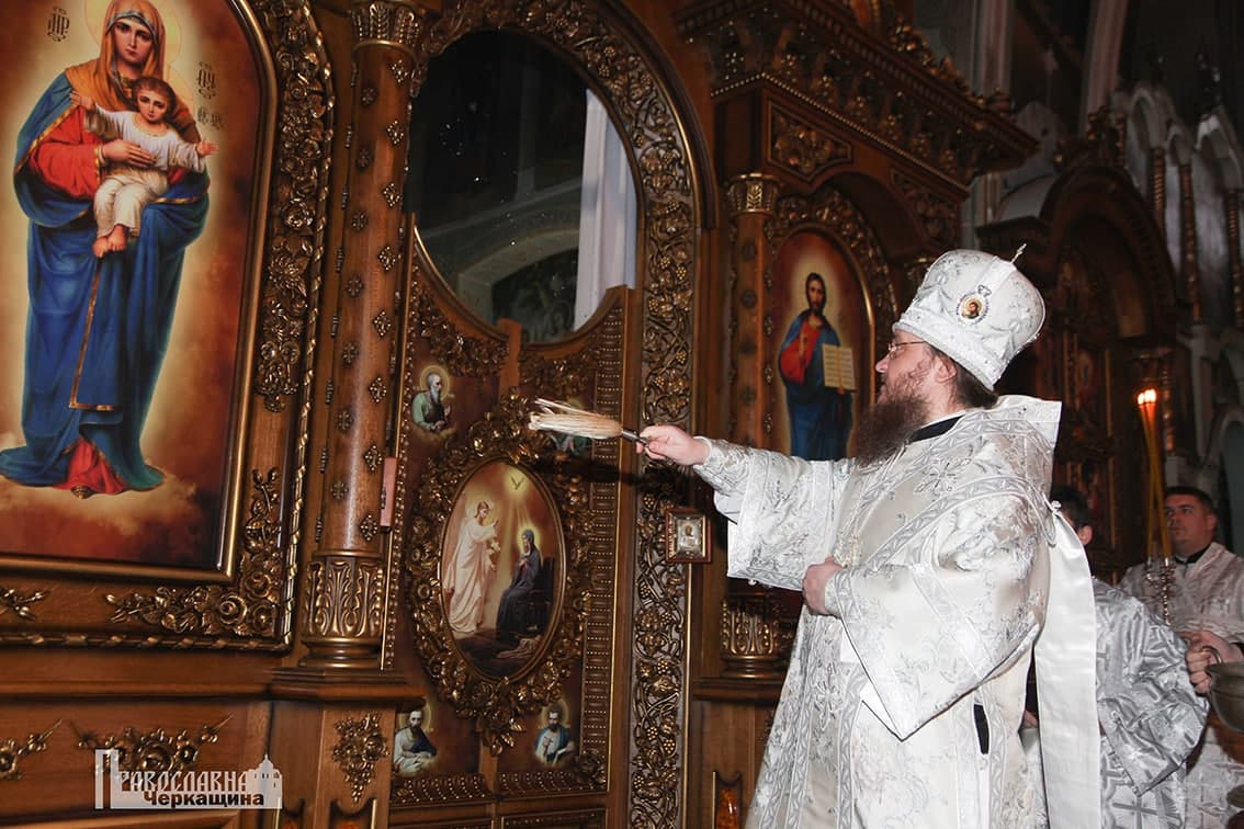 Архієпископ Феодосій освятив новий іконостас в Успенському соборі міста Золотоноша