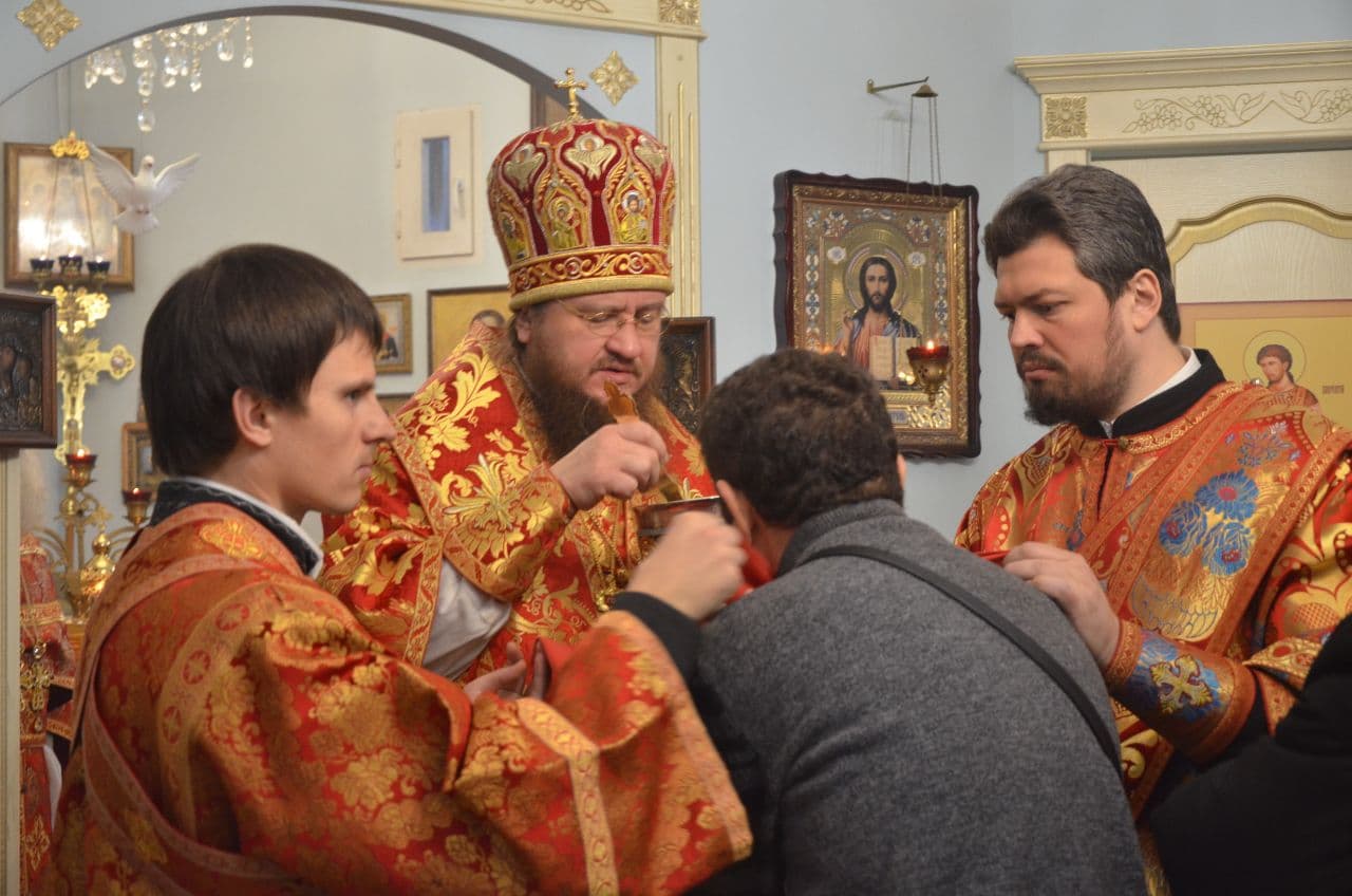 Архієпископ Черкаський і Канівський Феодосій звершив Божественну літургію в храмі при 1-й міській лікарні Черкас