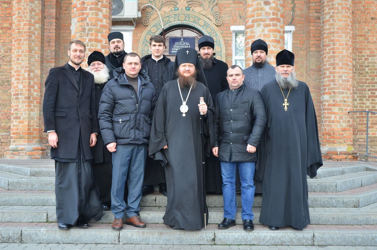 Архиепископ Черкасский и Каневский Феодосий с архипастырским визитом посетил село Песчаное