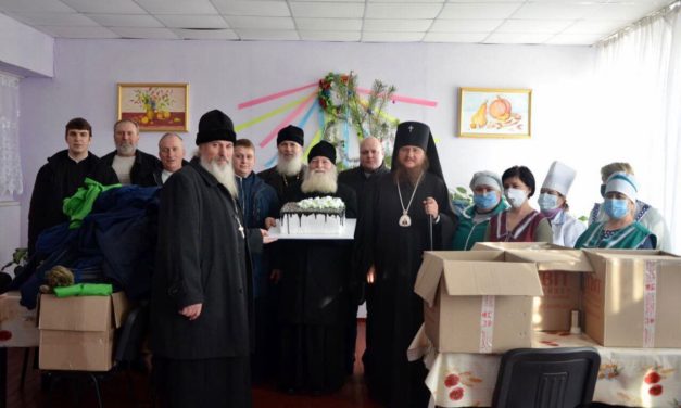 Черкасская епархия передала тёплые вещи и продукты питания для дома-интерната г.Чигирин