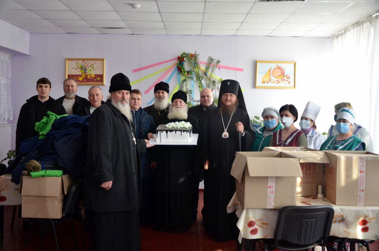Черкасская епархия передала тёплые вещи и продукты питания для дома-интерната г.Чигирин