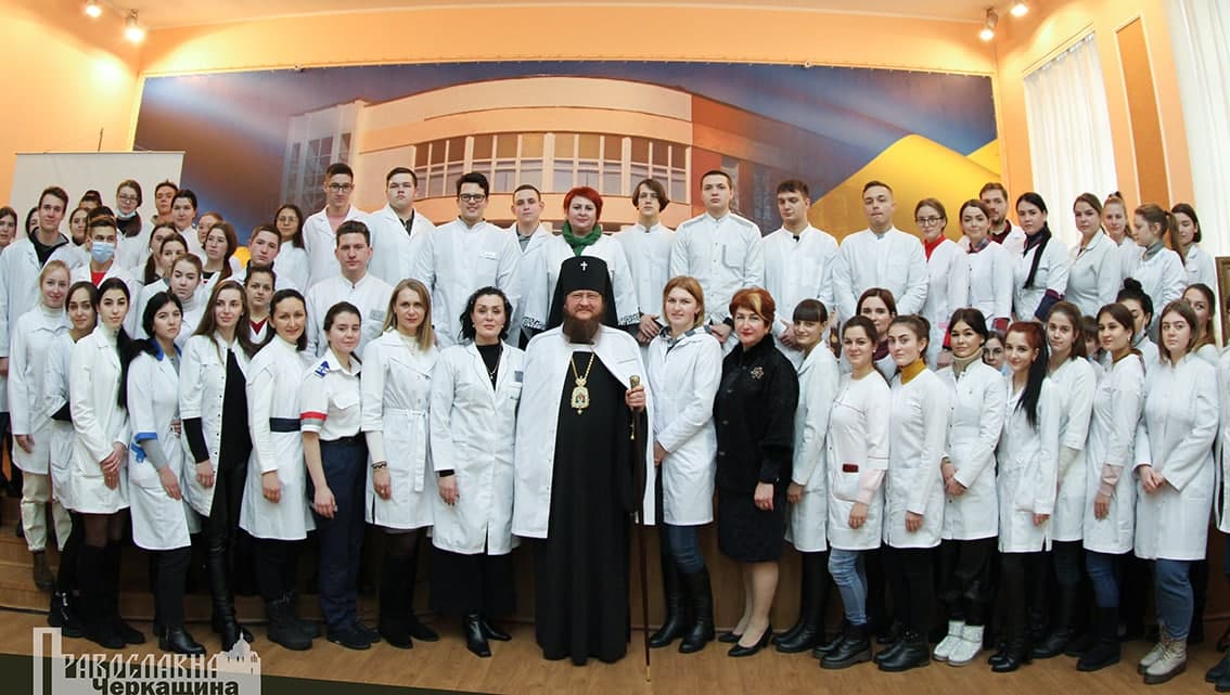 Архиепископ Феодосий прочитал открытую лекцию студентам Черкасской медицинской академии