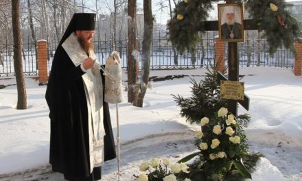 Архієпископ Черкаський і Канівський Феодосій очолив панахиду за спочилим митрополитом Софронієм у день його народження