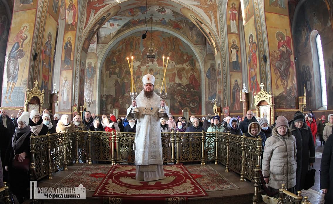 На свято Стрітення Господнього архієпископ Феодосій звершив Літургію в Архангело-Михайлівському кафедральному соборі Черкас