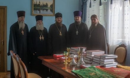 Керуючий Черкаською єпархією передав богослужбове начиння в незаможні парафії