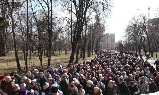 В Крестном ходе в Черкассах в Неделю Торжества Православия приняли участие около 5000 верующих