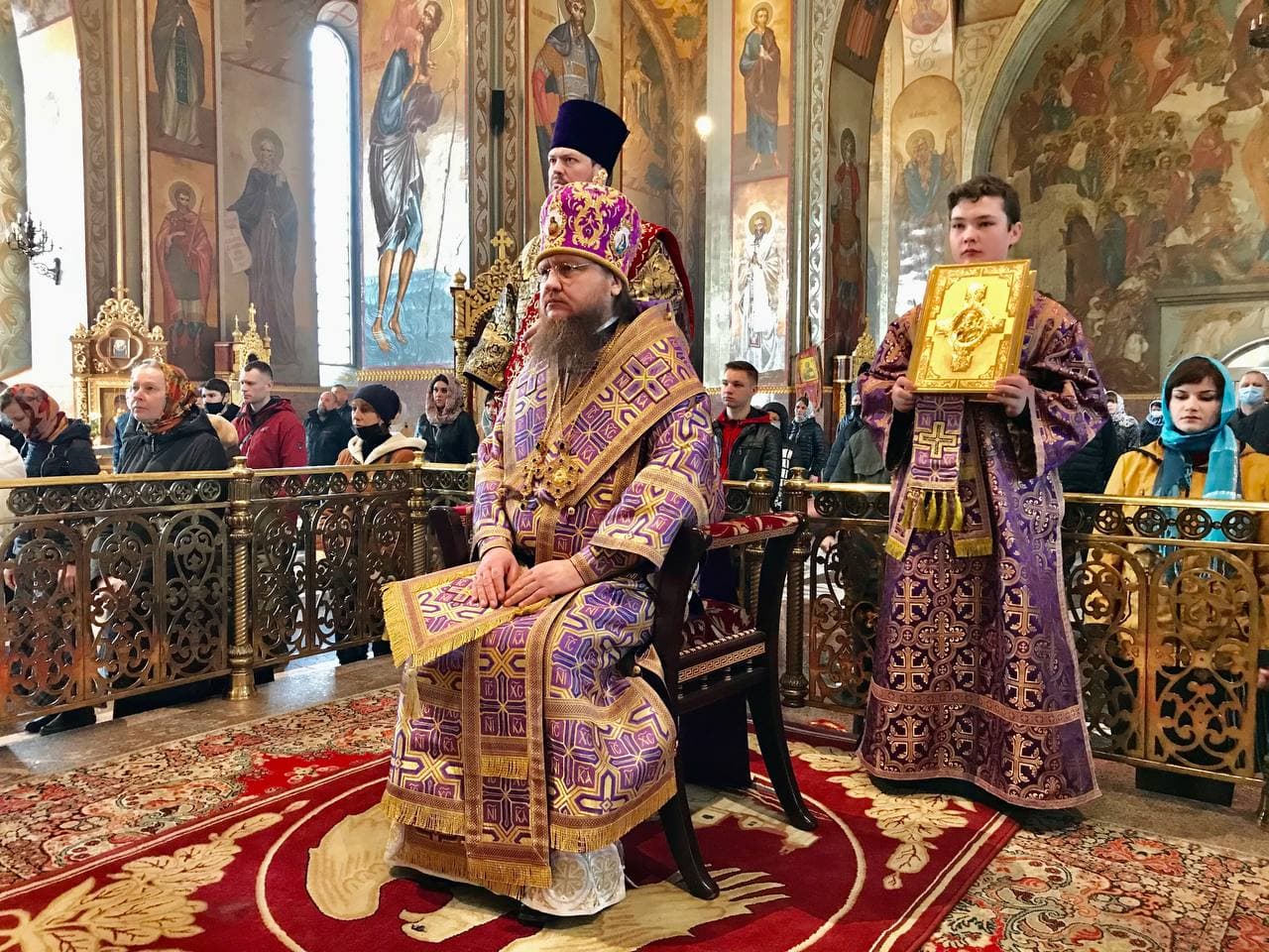 Архиепископ Черкасский и Каневский Феодосий совершил Литургию в Неделю 3-ю Великого поста