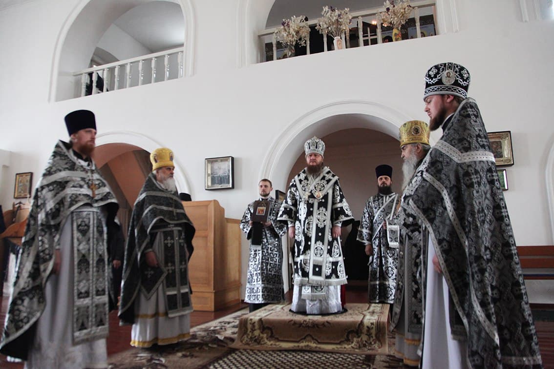Архиепископ Феодосий совершил Божественную литургию Преждеосвященных Даров в Свято-Николаевском Лебединском монастыре