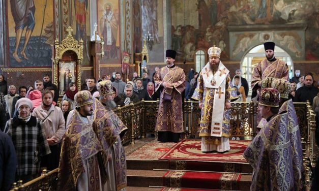 Архиепископ Феодосий совершил Литургию в Великий Четверг