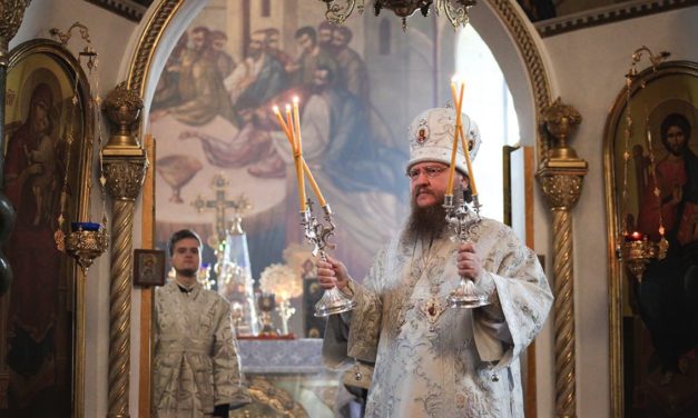 В Великую Субботу архиепископ Феодосий совершил Литургию святителя Василия Великого