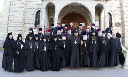 У Світлий Понеділок архієпископ Феодосій очолив Велику вечірню з чином поздоровлення у кафедральному соборі Черкас