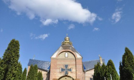 Архиепископ Феодосий совершил Пасхальную утреню на Свято-Андреевском архиерейском подворье в Черкассах