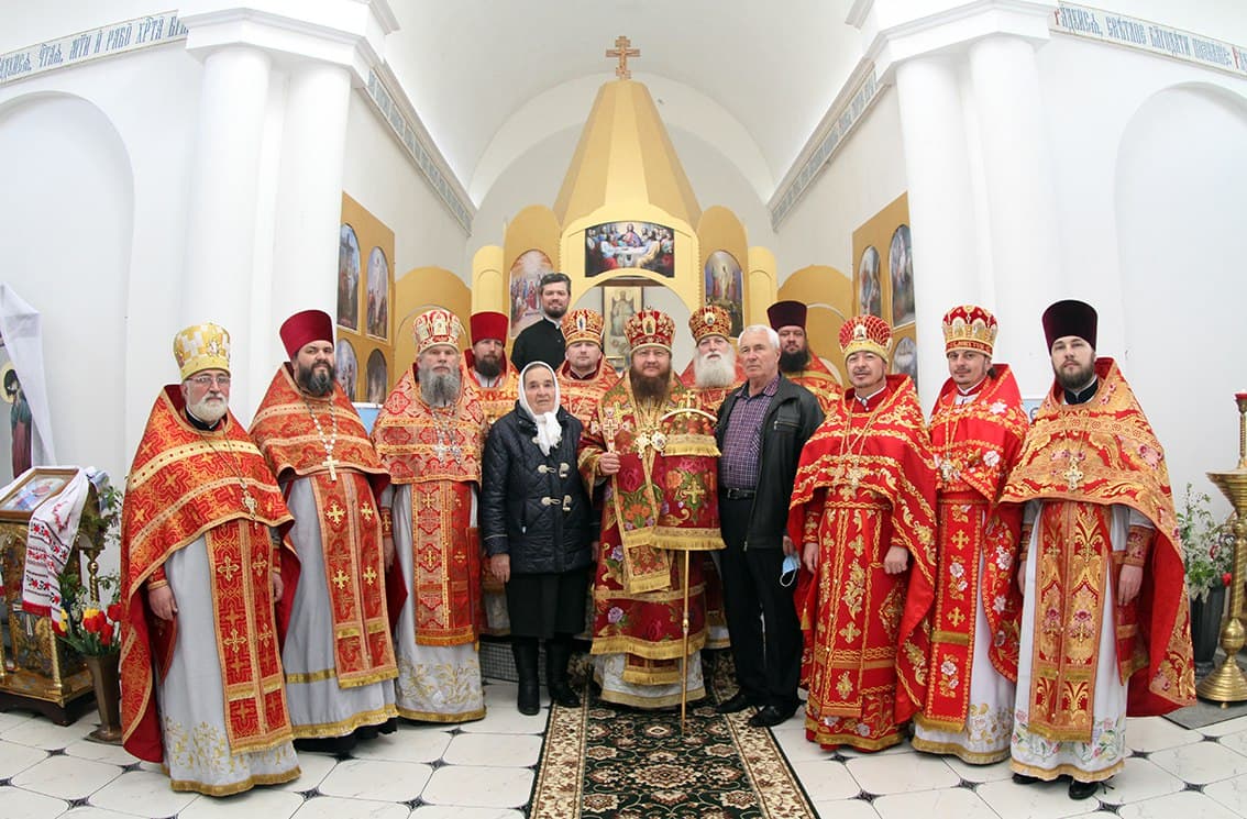 Архиепископ Феодосий возглавил празднование годовщины освящения храма в с.Красеновка