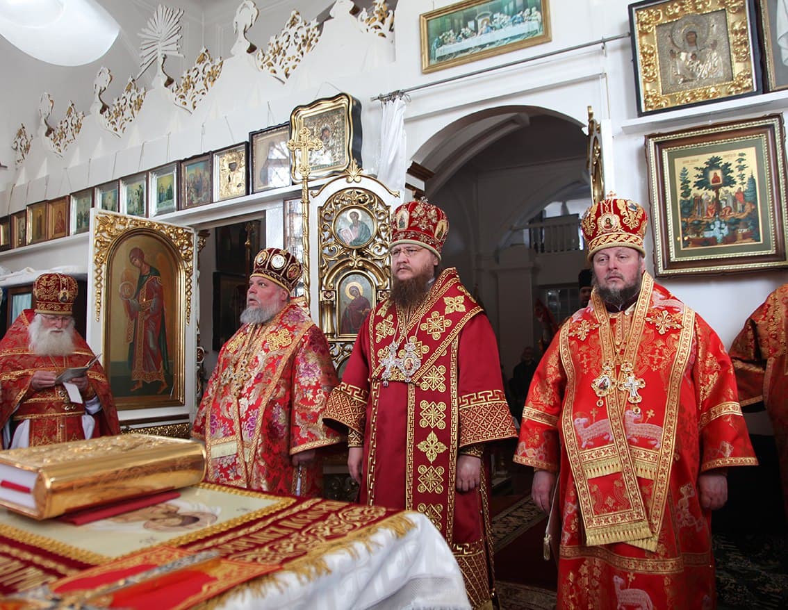 У день пам’яті ікони Божої Матері «Живоносне Джерело» у Красногірському жіночому монастирі відбулася соборна архієрейська Літургія