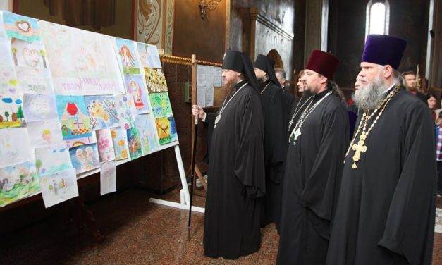 Архієпископ Феодосій нагородив переможців Обласного конкурсу дитячої творчості «Завжди робити добро»