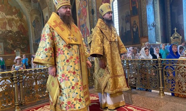Архиепископ Черкасский и Каневский Феодосий возглавил всенощное бдение накануне Недели 5-й по Пятидесятнице