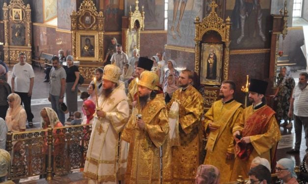 Архиепископ Черкасский и Каневский Феодосий возглавил всенощное бдение накануне Недели 6-й по Пятидесятнице
