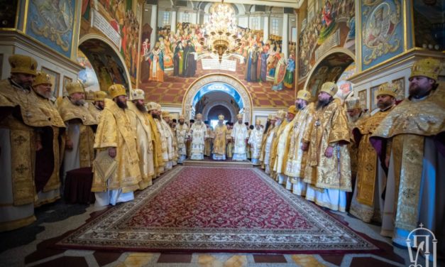 В день пам’яті апп.Петра і Павла архієпископ Феодосій співслужив Предстоятелю у Києво-Печерській Лаврі (+ВІДЕО)