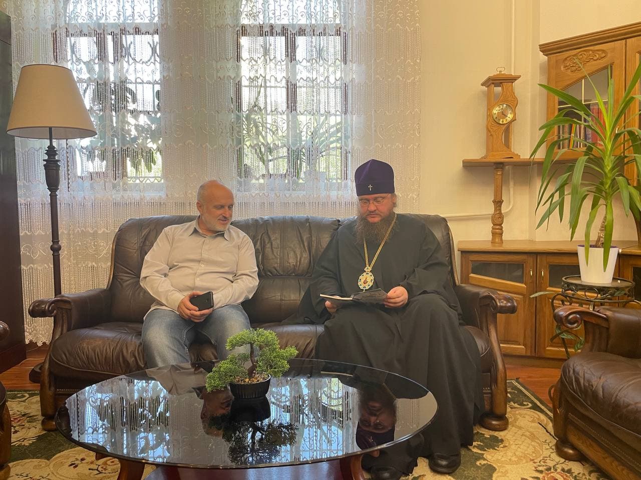 Архієпископ Черкаський і Канівський Феодосій зустрівся з представником ГС «Миряни» в Черкасах