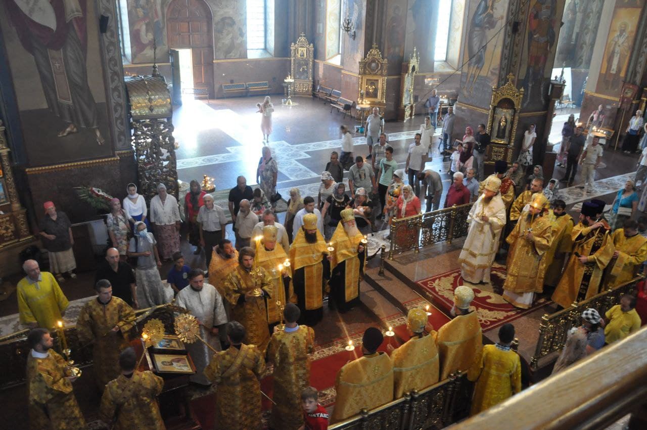 Архієпископ Черкаський і Канівський Феодосій очолив всенічне бдіння напередодні Неділі 8-ї після П’ятидесятниці