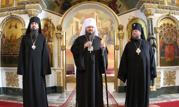 Духовенство и прихожане в кафедральном соборе Черкасс поздравили своих архиереев с повышением в сане