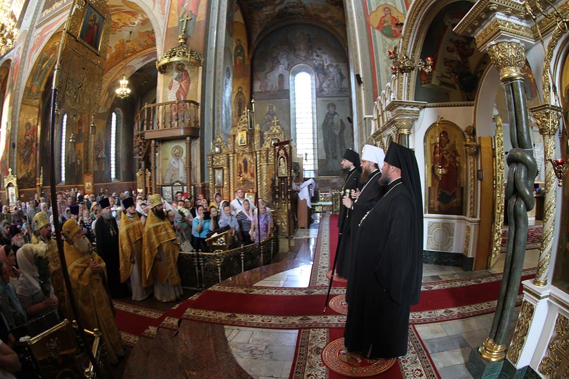 Духовенство та парафіяни в кафедральному соборі Черкас привітали своїх архієреїв з підвищенням у сані