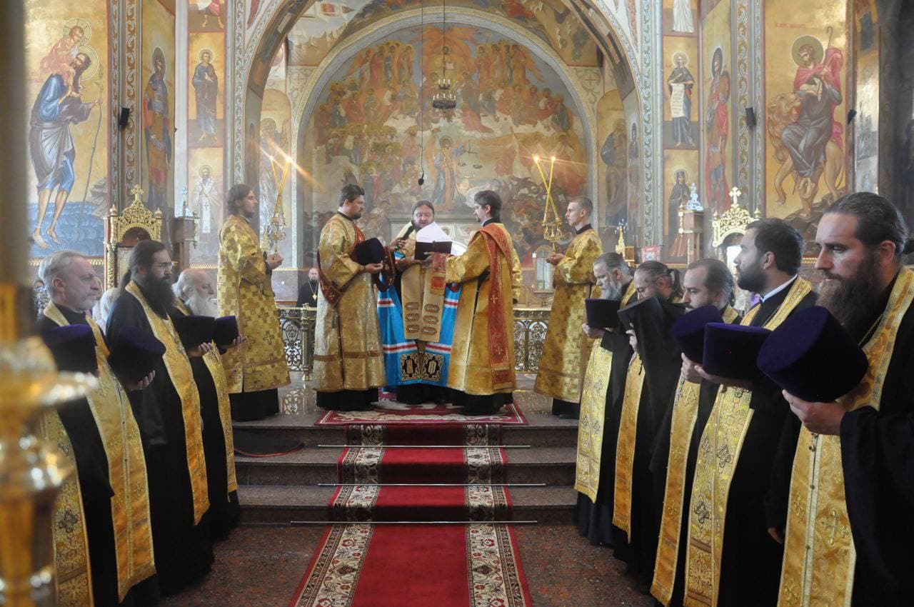 Митрополит Феодосий возглавил соборный молебен по случаю Дня независимости