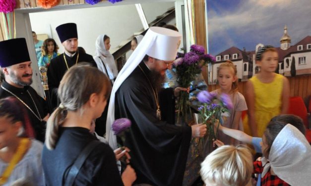 В Черкасской епархии провели мастер-класс по изготовлению букетов из цветов для учителей