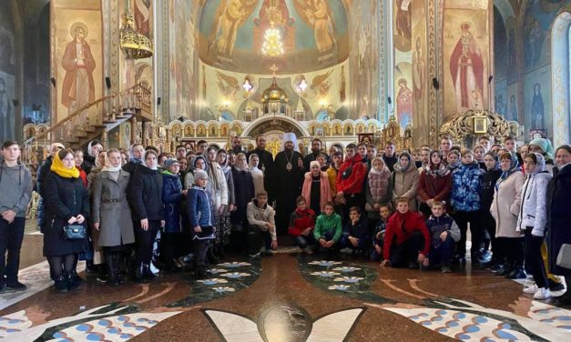 Юные паломники из Нежинской епархии посетили святые места Черкасщины