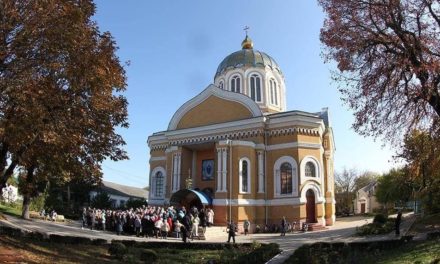 Архиепископ Золотоношский Иоанн совершил Литургию в Покровском соборе в г.Смела