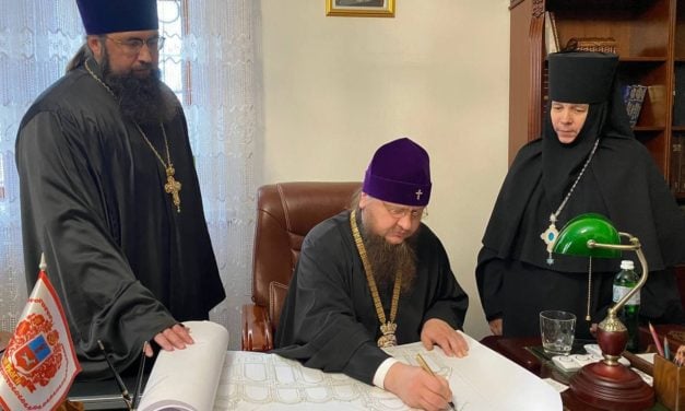 Митрополит Феодосій затвердив проект нового іконостасу храму Лебединського жіночого монастиря