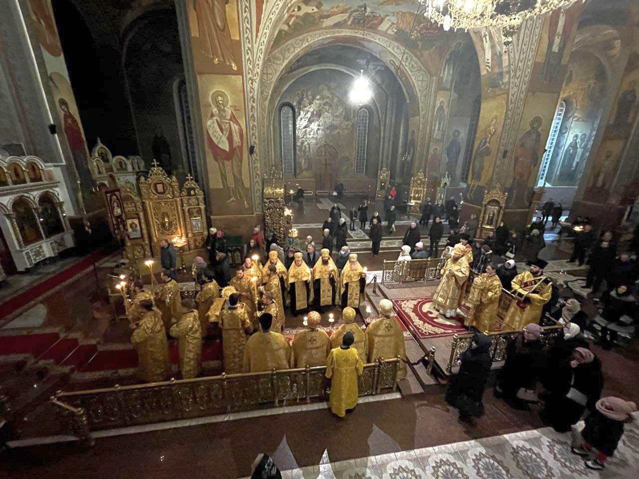 Митрополит Черкасский и Каневский Феодосий совершил всенощное бдение накануне Недели 27-й по Пятидесятнице