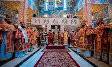 Єпископ Корсунь-Шевченківський Антоній співслужив Предстоятелю у Свято-Варваринському храмі на території столичної лікарні (+ВІДЕО)