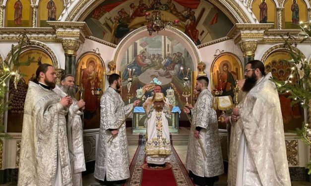 Митрополит Черкасский и Каневский Феодосий совершил ночную Божественную литургию в праздник Рождества Христова (+ВИДЕО)