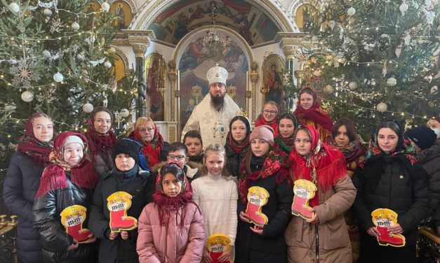 Утренняя литургия в праздник Рождества Христова в Архангело-Михайловском соборе г.Черкассы