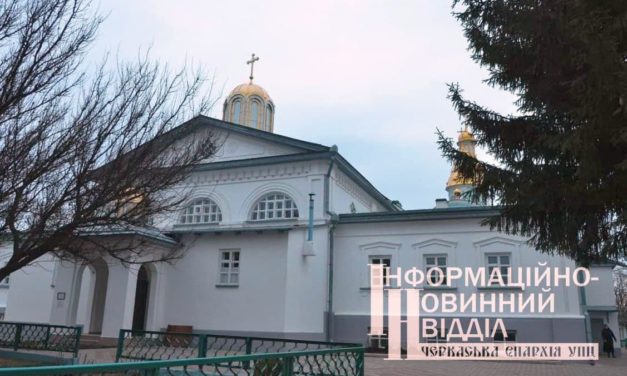 Епископ Корсунь-Шевченковский Антоний совершил литургию в Красногорском женском монастыре