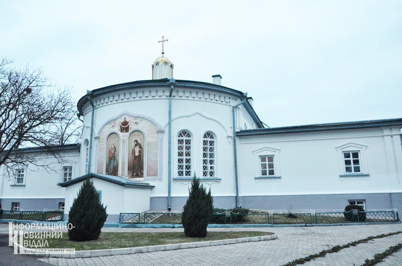 Митрополит Феодосий возглавил Божественную литургию  в Красногорском Золотоношском женском монастыре