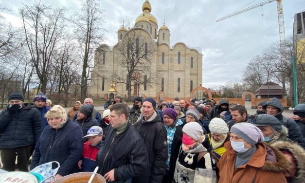Черкасская епархия кормит беженцев и помогает бедным